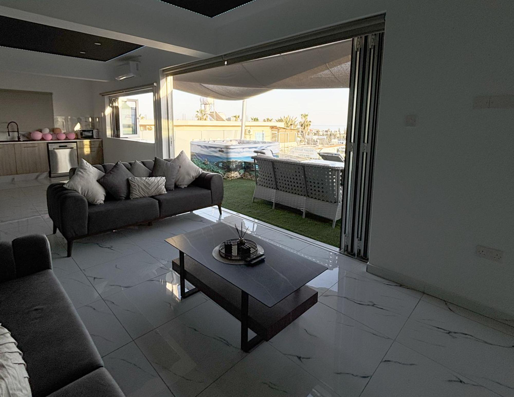 Sant Central Deluxe Apartments Ayia Napa Exteriör bild
