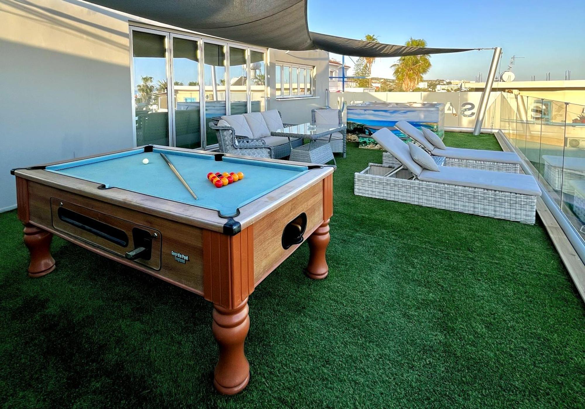Sant Central Deluxe Apartments Ayia Napa Exteriör bild